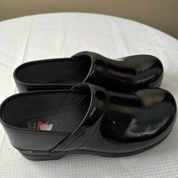Dansko Professional Slip Resistant Black Patent Clogs Women's Size 12 -42 - Picture 8 of 9